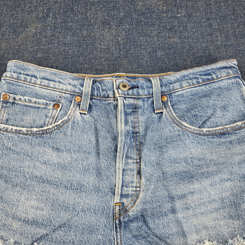 Levis 501 Original High Rise Cut Off Denim Shorts Light Wash Blue W30 Dasiy - Picture 4 of 12